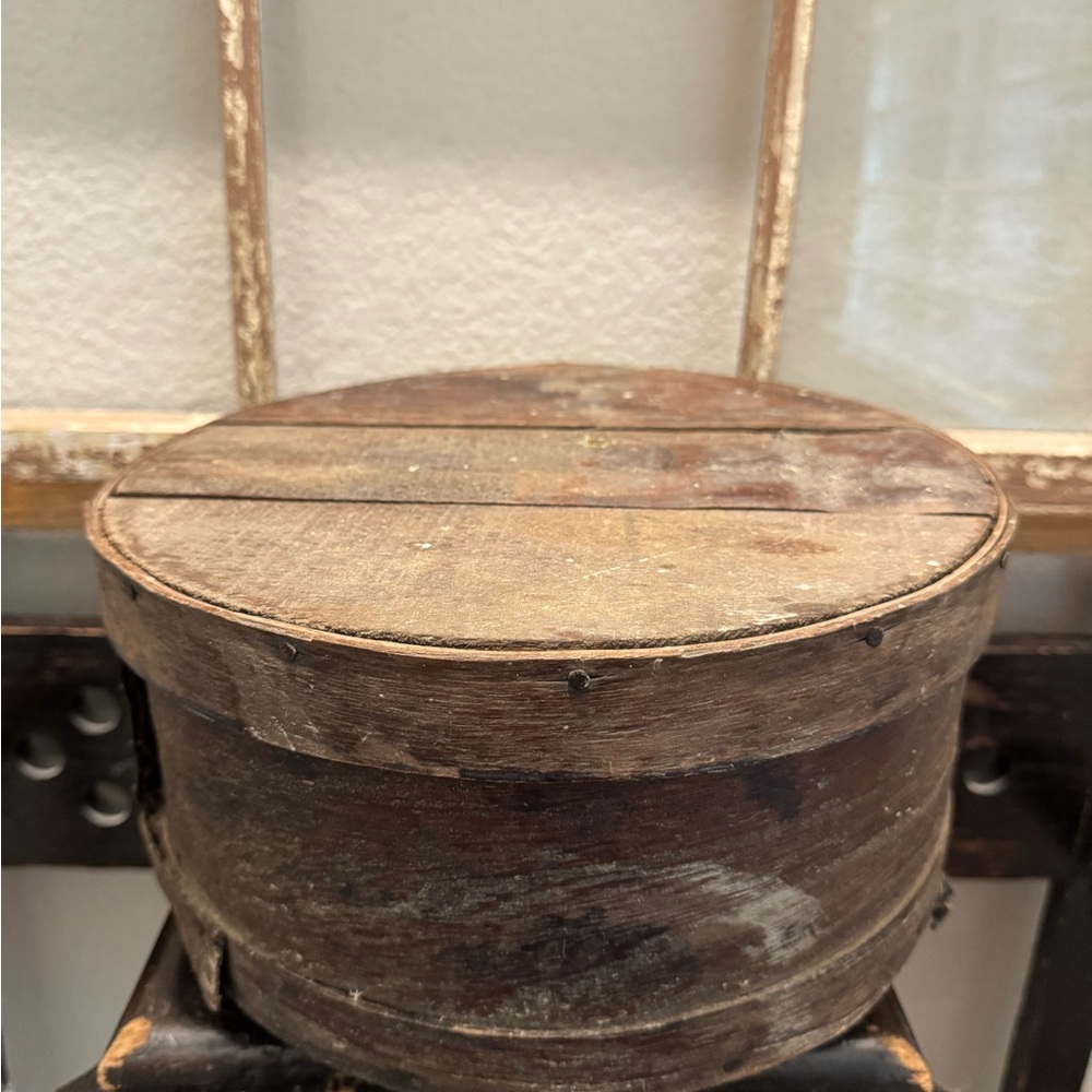 Vintage Wooden Round Box - Picture 4 of 6